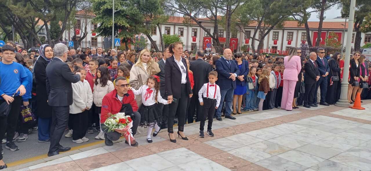 Muğla’da 23 Nisan Coşkusu Cumhuriyet Meydanı’nda Başladı 5